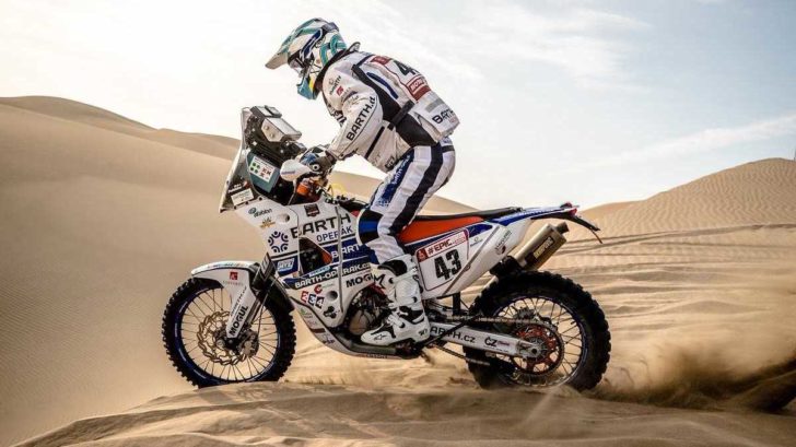 titulka-nejtezsi-dakar-na-jizni-americe-shoduji-se-jezdci-z-barth-racing-tuma-mel-pad-vaculikovi-se-porouchala-klimatizace-728x409.jpg