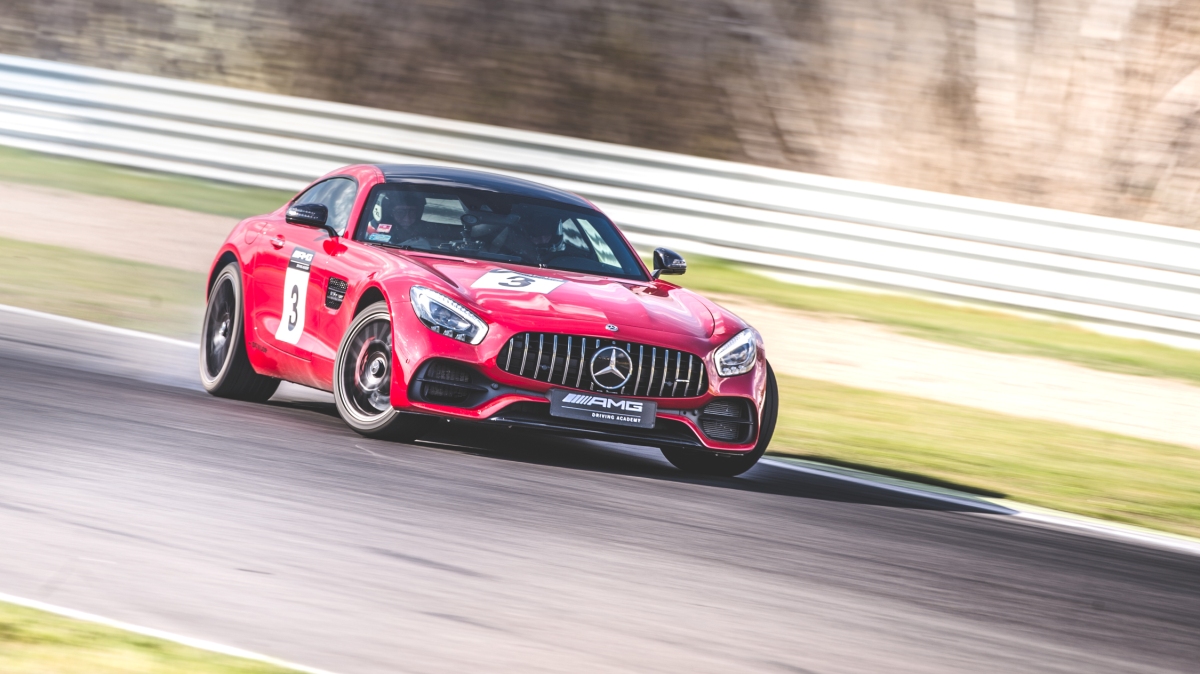 AMG Driving Academy na vlastní kůži: Členem nejrychlejší rodiny světa se může stát úplně každý - Autoweb.cz