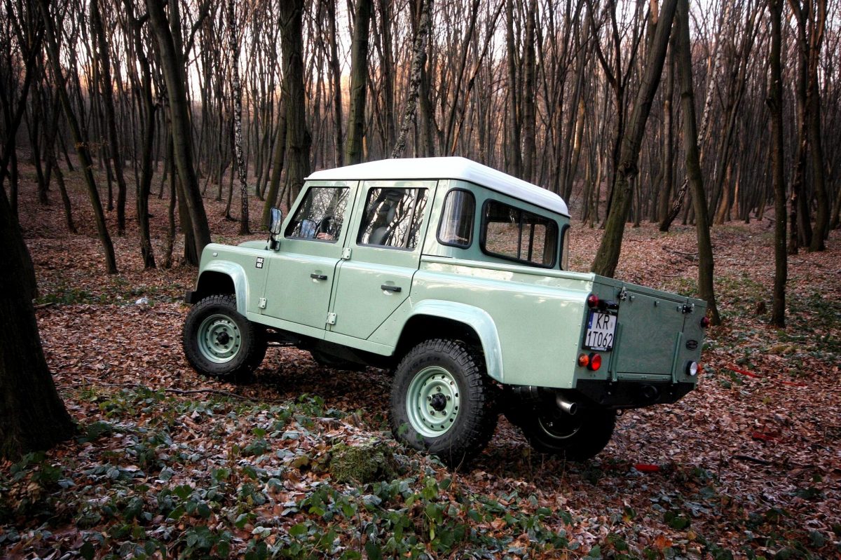 land-rover_100699760_h-1200x1200.jpg