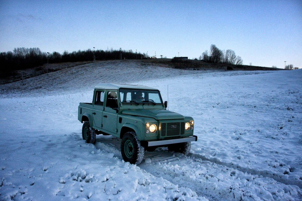 land-rover_100699768_h-1200x1200.jpg