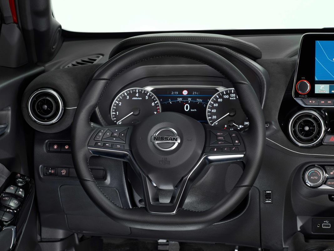 oct.-7-2pm-cet-new-nissan-juke-interior-03.jpg