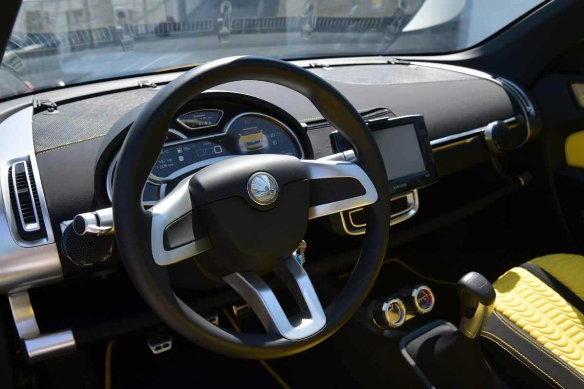 skoda-joyster-interior-design-wheel-dashboard-1920x1280-1200x1200.jpg