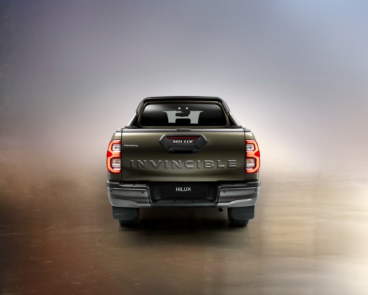 hilux_back_4.jpg