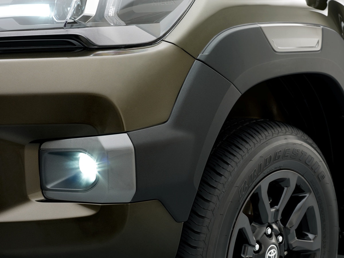 hilux_detail_fog_lamp_12.jpg