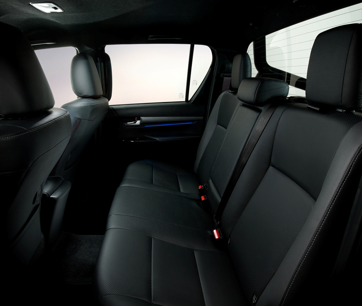 hilux_interior_back_seats_24.jpg