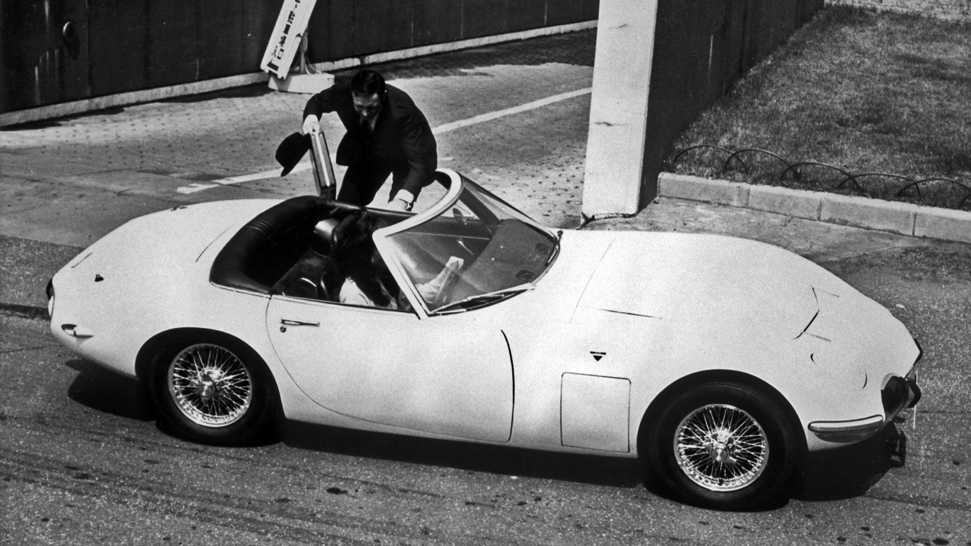 toyota_2000gt_convertible_20.jpg