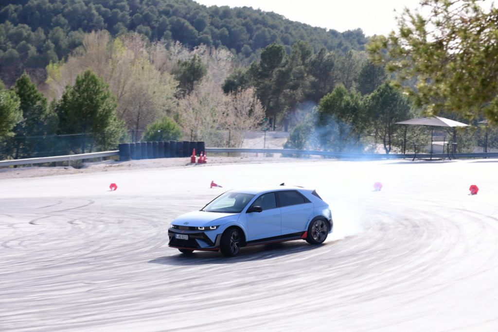 hyundai-ioniq-5-n-drift-0324-162_wid_1024_bfc_off.jpg