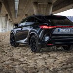 Lexus RX 500h F Sport si na atleta jenom hraje. Vyzkoušeli jsme netradiční hybridní SUV