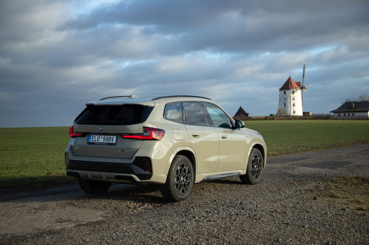 bmw-x1-plugin-1200x1200.jpg