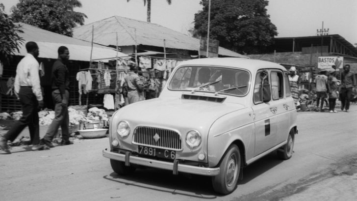 groupe-renault-renault-4-noir-blanc-avant-728x409.jpg