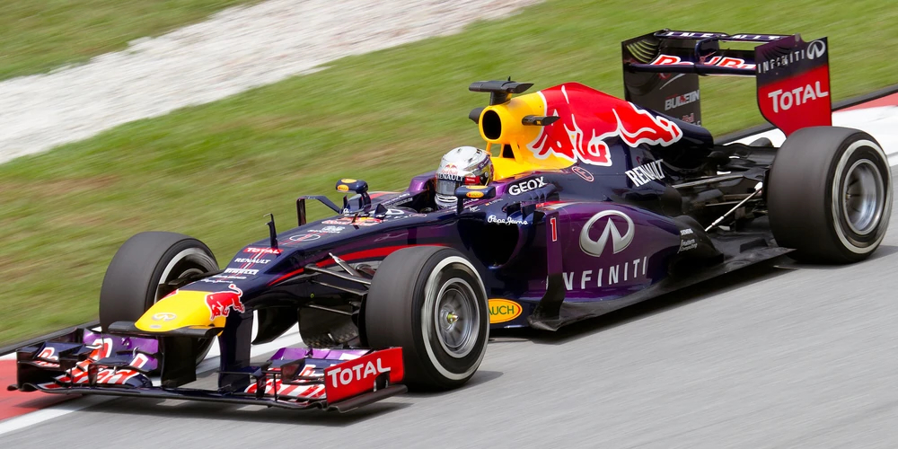 1920px-Sebastian_Vettel_2013_Malaysia_FP2