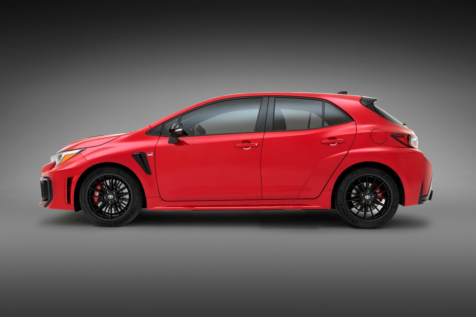 2025_toyota_gr_corolla_supersonicred_005.jpg