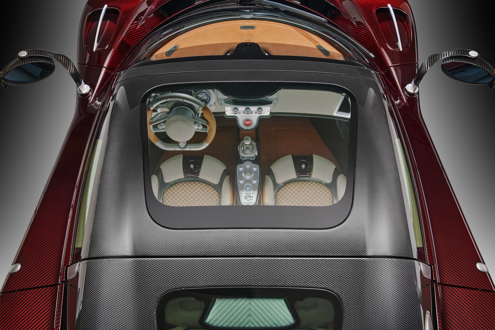 pagani-utopia-roadster-020103-interni-dallalto-chiusa-logo.jpg