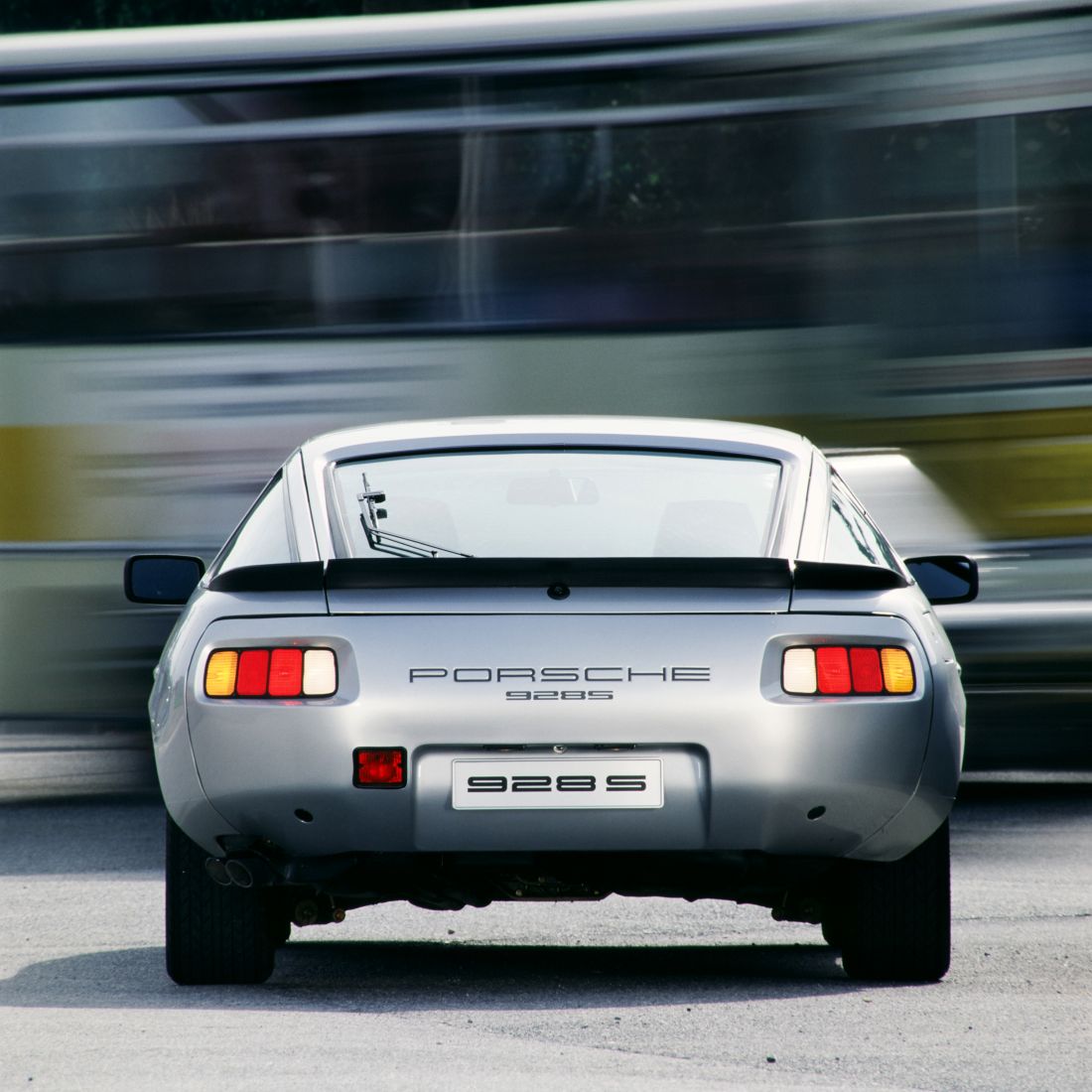 porsche_928_s_338.jpg