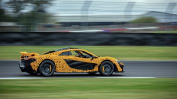 original-16713-lando-norris-takes-on-silverstone-circuit-in-a-life-size-lego-technic-mclaren-p1-4-352x198.jpg