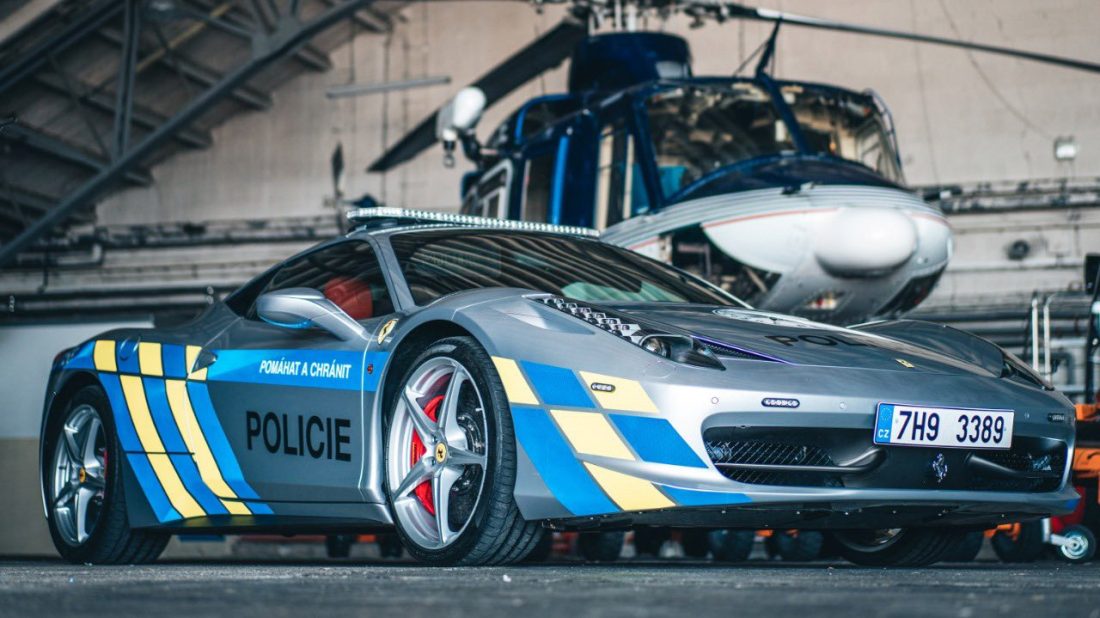 policie-cr-ferrari2-1100x618.jpg