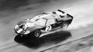 1966-lemans-winning-gt40-in-action-147540-508-352x198.jpg